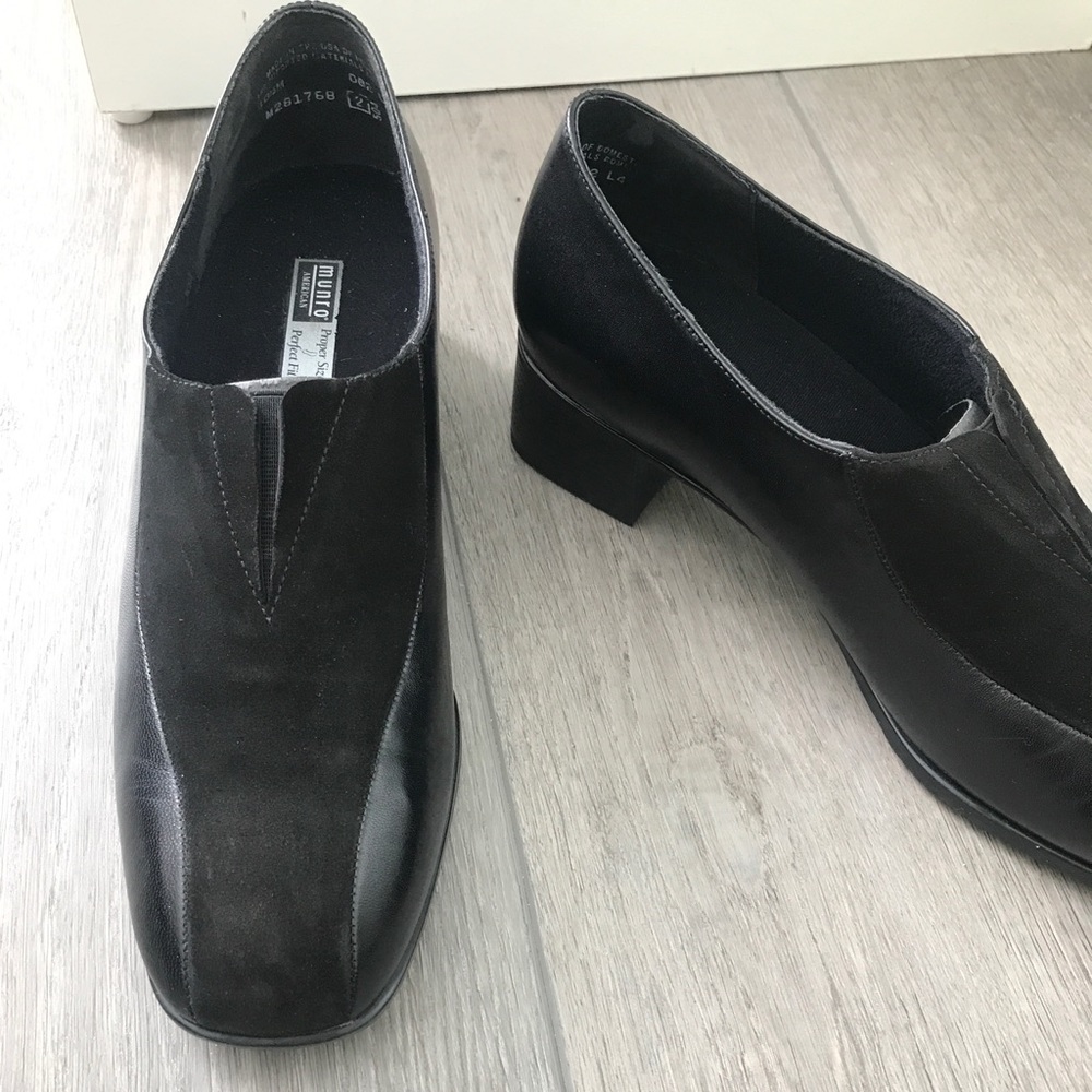 Munro Black Suede Loafers 10.5